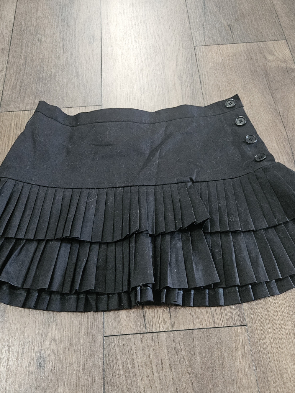 Black Pleated Tiered Button Detail Mini Skirt BCBGMAXAZRIA Size 6